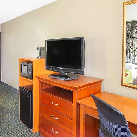 Super 8 By Wyndham Panama City Exteriér fotografie