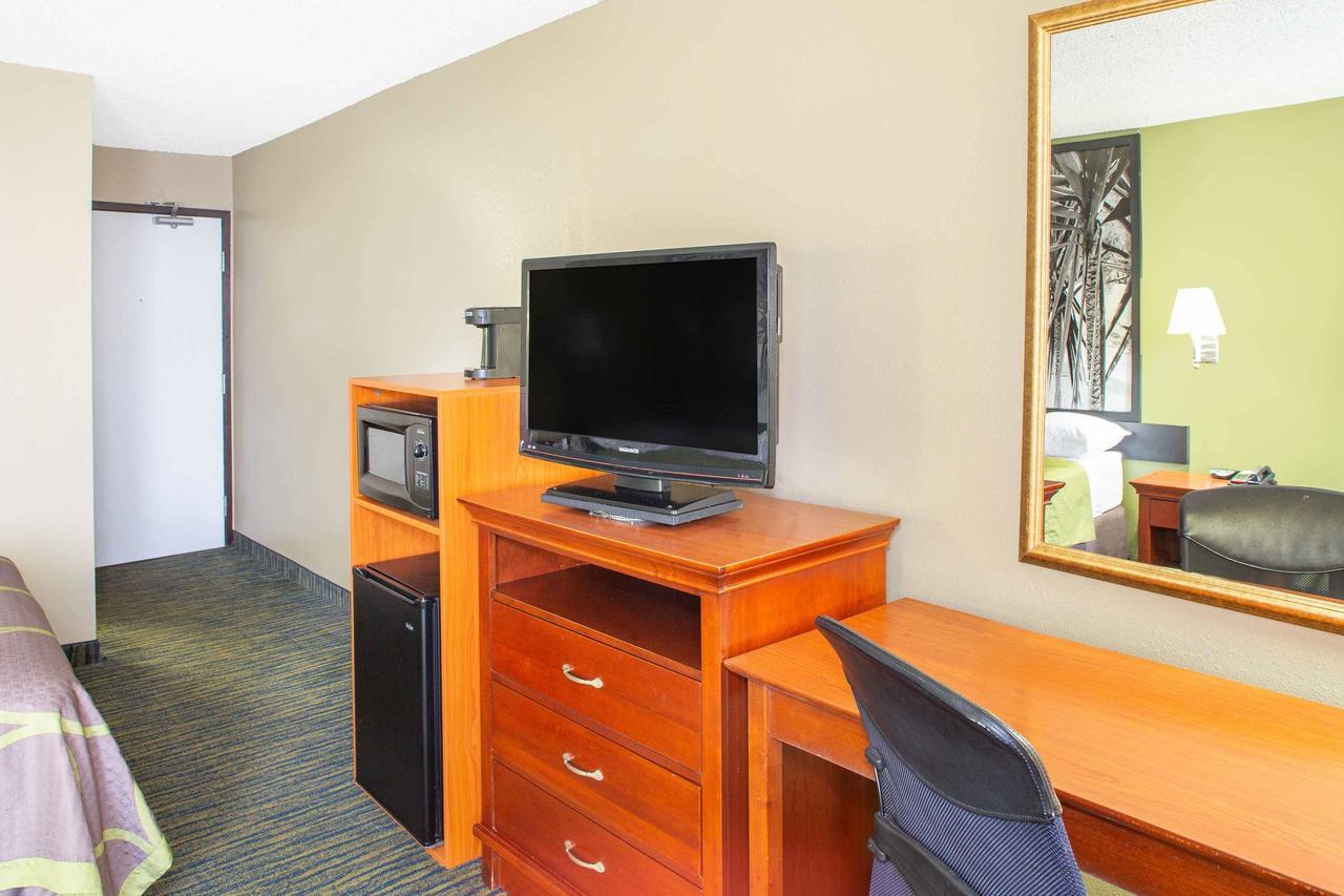 Super 8 By Wyndham Panama City Exteriér fotografie